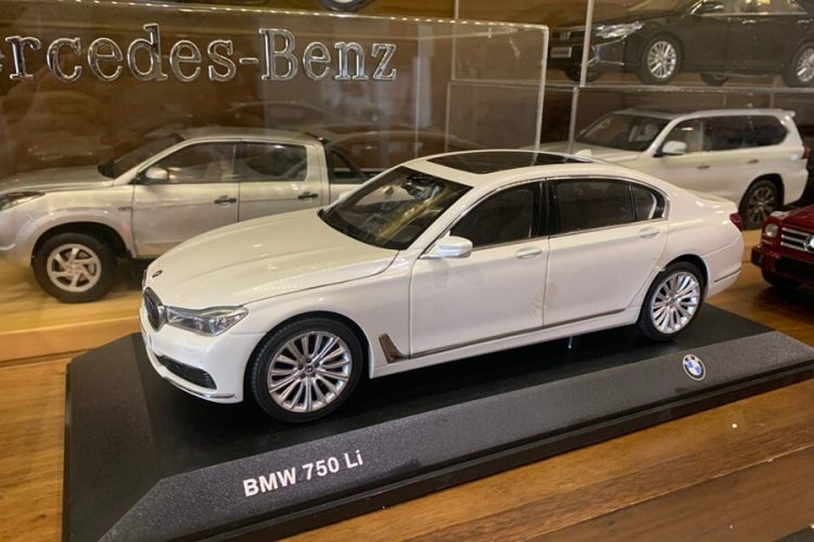 Mô hình xe BMW 750Li 1