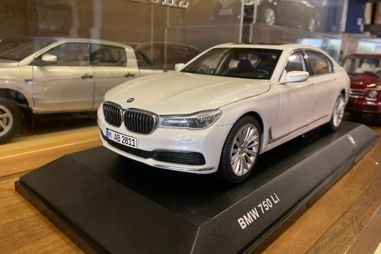 Mô hình xe BMW 750Li